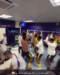 kaiyun-C罗身着内裤随音乐摇摆，见证更衣室内胜利狂欢