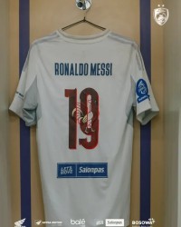 开云体育下载-梅罗一体？印尼球员卡卡·罗纳尔多·梅西走红 球衣照获2.6万点赞