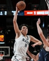 半场8分2板2助！苏群：一个完整的杨瀚森正在比卢普斯面前呈现