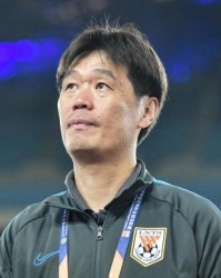 李霄鹏上任面临艰难考验：选球员成难题 归化未知