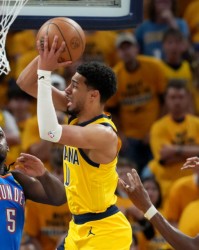 卡莱尔看哈利和內姆，正如安西看樱木和流川