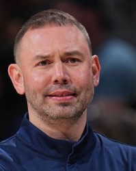 历史首对！阿德尔曼父子均以主帅身份取得50+胜场赛季