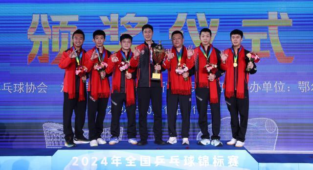 1729353694237033350.jpg (体育)(1)乒乓球——全国锦标赛:上海地产集团队获得男子团体冠军XxjpseC007136_20241019_PEPFN0A001.jpg